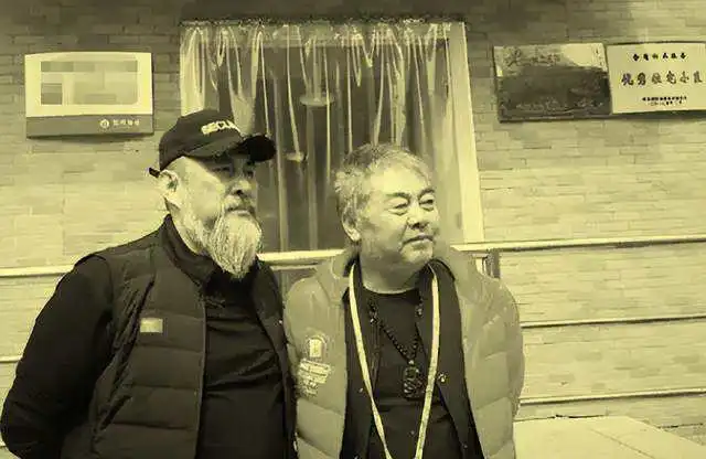 张飞李靖飞不知陆树铭去世,瘦骨嶙峋卧床不起,每天要看三国
