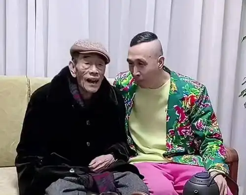 90岁杨少华近况堪忧,表情呆滞说话合不上嘴,瘦到爆青筋要人搀扶