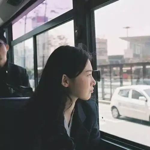 不靠网红脸,这些冷淡颜女神也能一秒俘获你的心