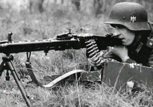 二战中mg42通用机枪,不仅给敌军造成麻烦,也给德军带来麻烦