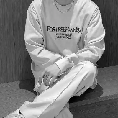 男生头像下半身白色衣服