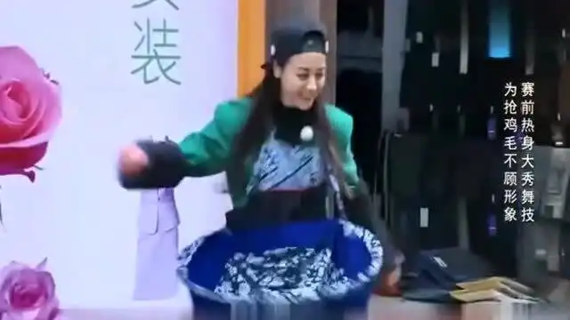 热巴关晓彤疯狂尬舞,鹿晗的表情亮了,自己老婆就是可爱