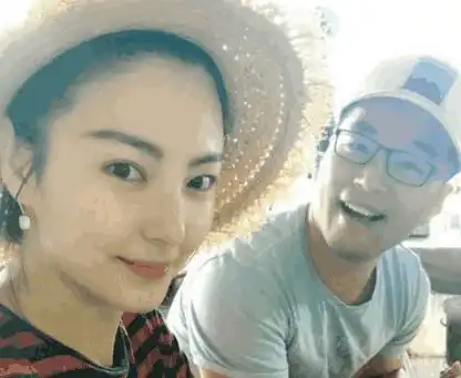 离婚才一个多月,张雨绮袁巴元再拍全家福,还一起牵手逛街