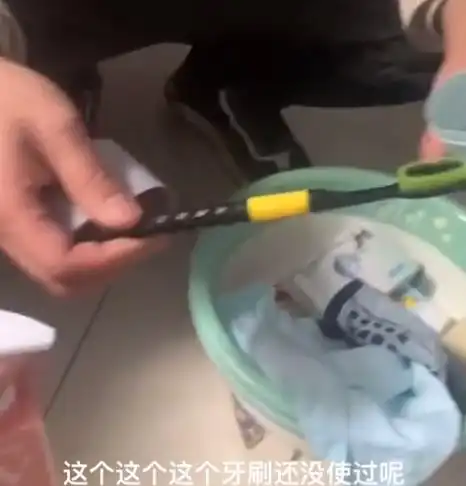 河北妈妈接初中住校儿子回家,打开行李时傻眼半年没洗脸刷牙