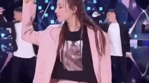 可甜可盐,迪丽热巴做个元气少女太帅了,最后咬嘴表情太上头了