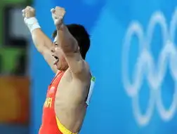可爱龙清泉受网友热捧90后冠军绰号龙滚滚