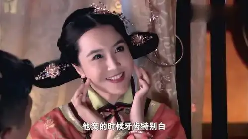 美女犯起花痴来,却遭到大少爷十分嫌弃,这小表情真搞笑