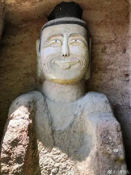 石窟佛像修缮后变表情包当地回应是笑佛