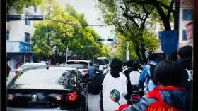 陈芷玫终于在国庆期间找我我们拍香蕉的表情包啦