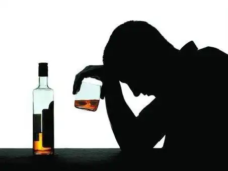 从男人喝醉酒后的几种表现看品性