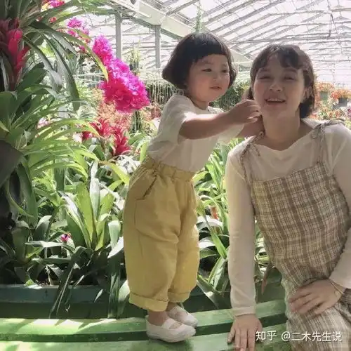 微信表情包女孩罗熙长大了带妹妹一起当模特圈了41w粉