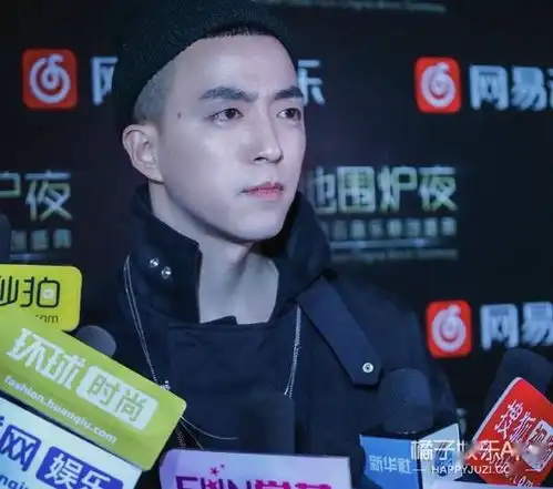 秦牛正威魔性rap火出圈,jonyj被逼成表情包富人,奶粉钱太难挣了