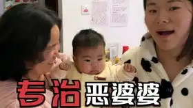新生儿第一次和妈妈见面,立马露出见鬼的表情,把妈妈都逗笑了