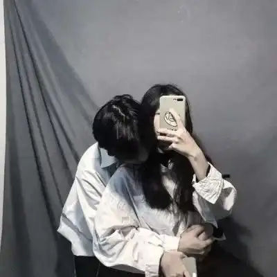 男票弯腰给你系鞋带时,心里在想啥多半逃不开这3点,太真实