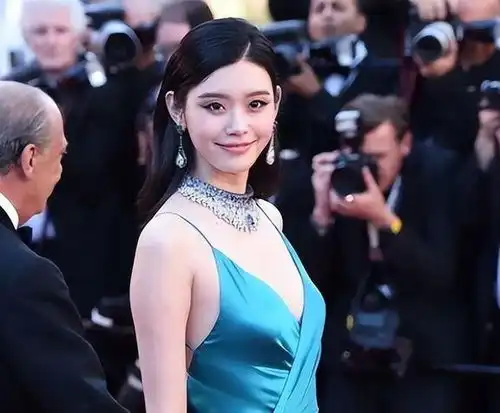 投胎是门技术活奚梦瑶2岁女儿长得像四太,一个玩具包值2万多