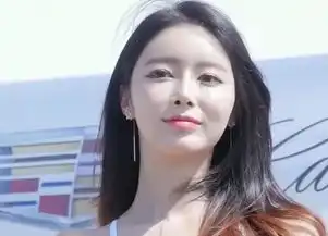 敢于面对的阳光的车模才是真美女,当微笑那刻,网友恋爱了