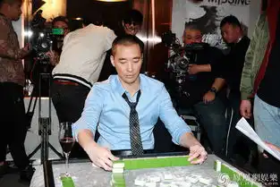 徐静蕾取消发布会打麻将照曝出表情严肃霸气侧漏