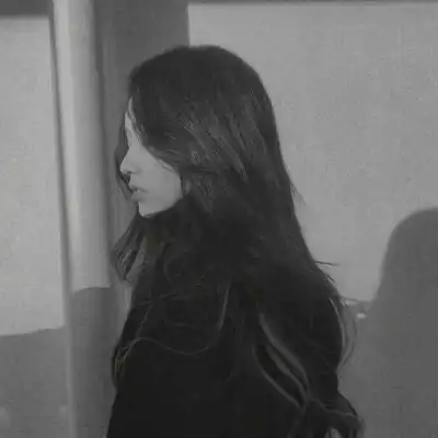 头像女黑白动漫高冷