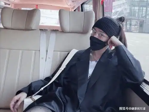 杨幂车内拍立得照,素颜状态好真实,网友这身材喜欢喜欢