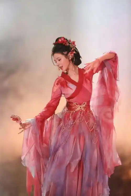 浪姐5初舞台她像画中走出的美人,美貌从来没输,但唱得真差