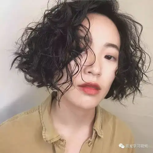 2018冬天流行烫小爆卷