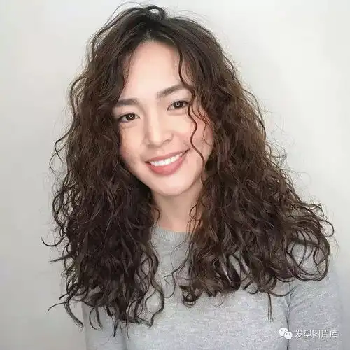 今年很火的泡面头