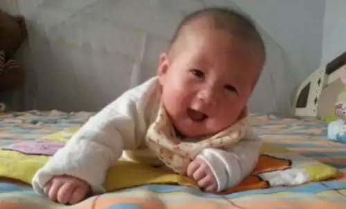 急宝宝6个月还不会翻身,这3个翻身信号,宝妈抓好