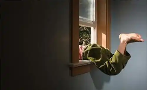 鬼才舅舅带娃火了,为打游戏封印外甥女,宝宝表情太可爱