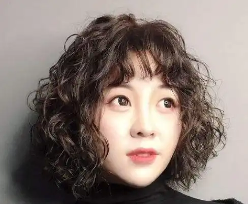 剪了短发不烫难怪显老尝试3类少女卷精神显年轻,显脸小