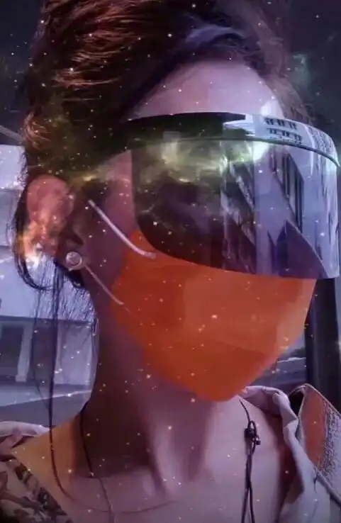 张柏芝新恋情暧昧与男子贴身冲浪花痴相,照片特殊处理看不清脸