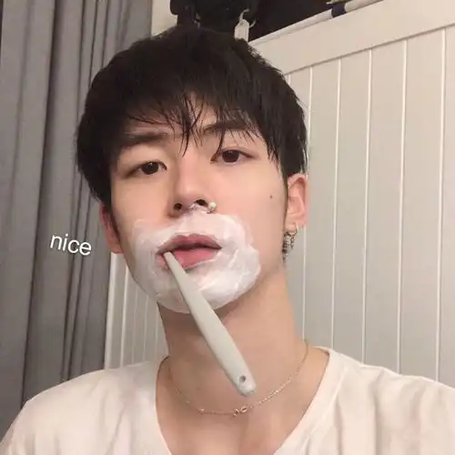 真人男头像刷牙图片