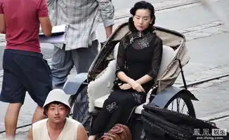 董洁穿蕾丝旗袍优雅似贵妇表情忧郁组图