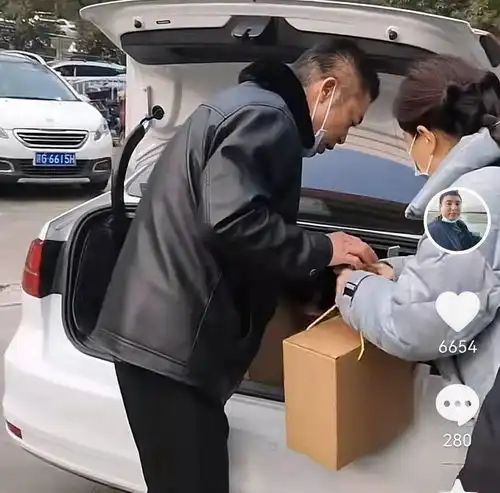 许敏夫妇去驻马店过年,看看都带了些什么,一块儿去的还有云昊