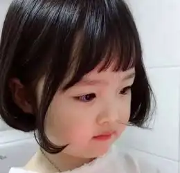 这个小女孩照片火了,看完又又又想生女儿了