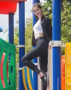 在看到真人后,才发现人家是真的美成仙女