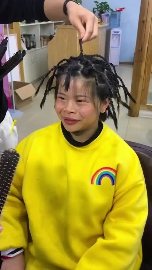 记者采访最泡面发型