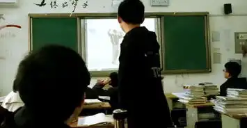 班主任上课时放蔡徐坤打篮球视频,学生的表情亮了,面膜纸都笑破