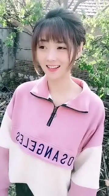 手势舞美,表情丰富人更漂亮,真是多才多艺