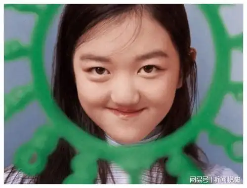 李嫣私密账号被扒嫌弃王菲法国餐厅吃泡面,脖子比脸粗疑患甲亢