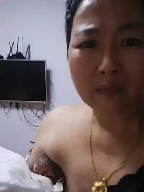 化疗回来了,儿子媳妇孙女都来看我,二宝看到奶奶的伤口那种心疼的表情让我特难受,她才幼儿园呀,还和我说了好多安慰奶奶的话,