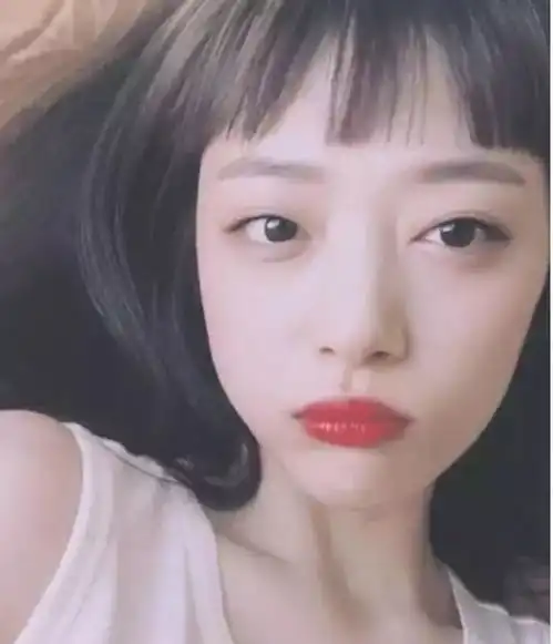 2019刘海发型流行趋势最流行的女生刘海