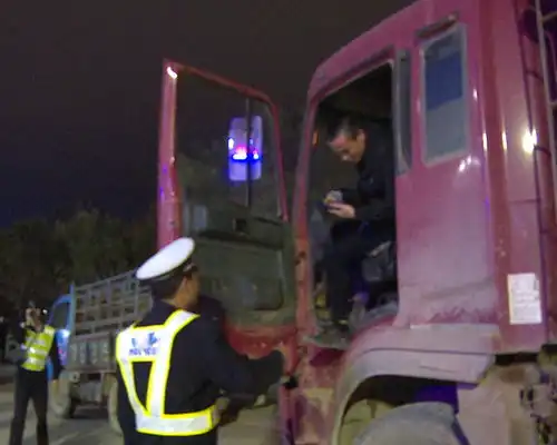 该出手时就出手龙川严查泥头车,此举获赞无数