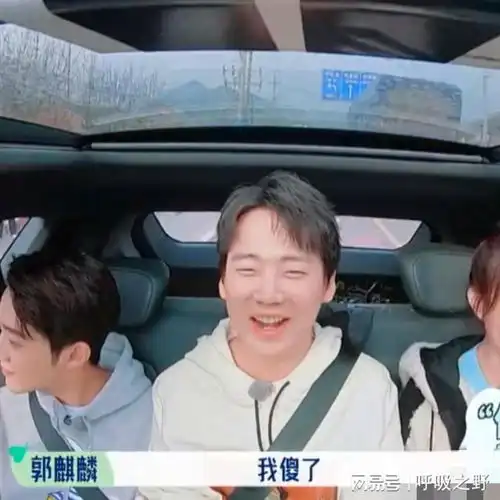 低情商你是要和我炒cp吗高情商我们两的衣服色系很搭