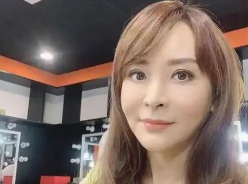 蒋萍自曝舔狗剧情,目睹丈夫与母亲暧昧,离婚后断绝母女关系
