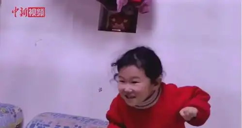 40多天没见的护师妈妈上电视了,小丫头秒变表情包
