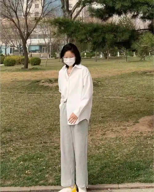 休闲衬衫怎么搭配裤子和鞋子