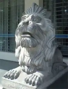 说好的威武霸气的石狮子呢你们这样怎么看门