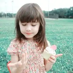 求几张混血儿小萝莉动态图片,要可爱点的