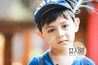 诺一踢足球照曝光小小年纪就已经是一个球迷了专注的表情真帅