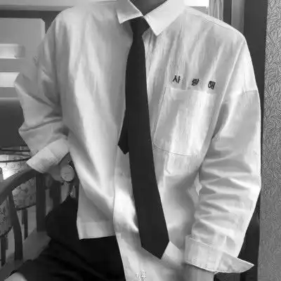 男生头像下半身白色衣服